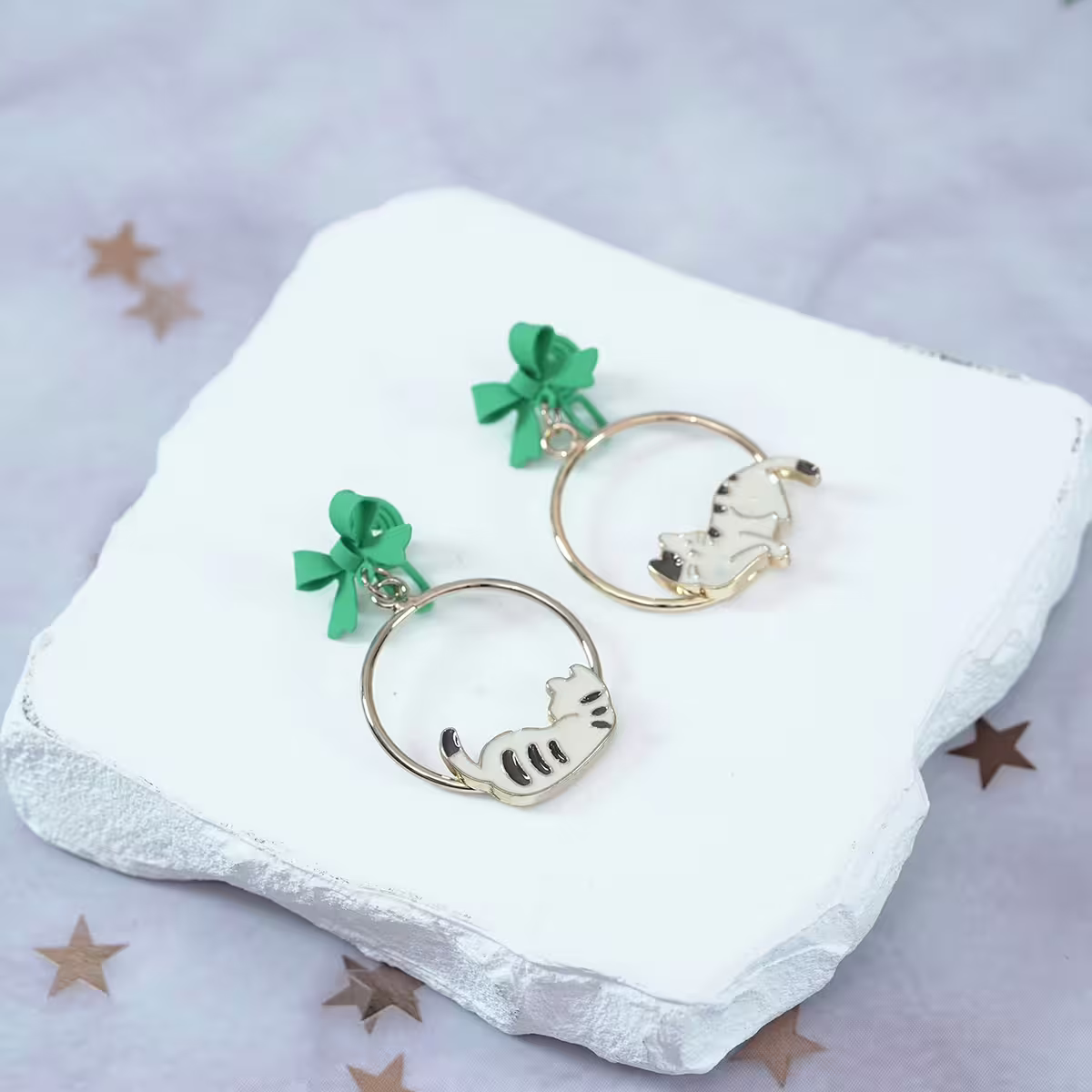 慵懶的貓咪×不對稱蚊香盤U型耳夾-第1張