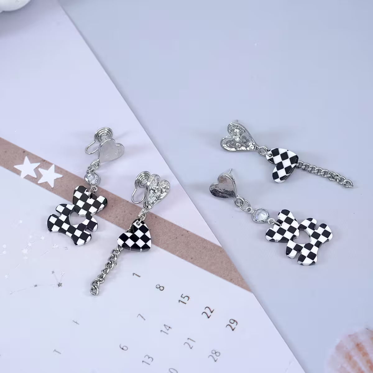 黑白格紋小熊愛心×不對稱蚊香盤U型耳夾-第4張