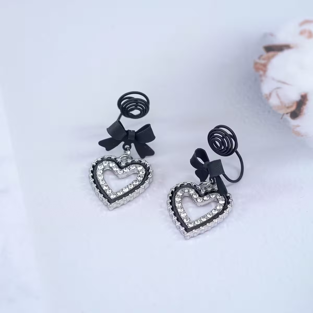 甜酷黑蝴蝶結愛心×蚊香盤U型耳夾-第2張