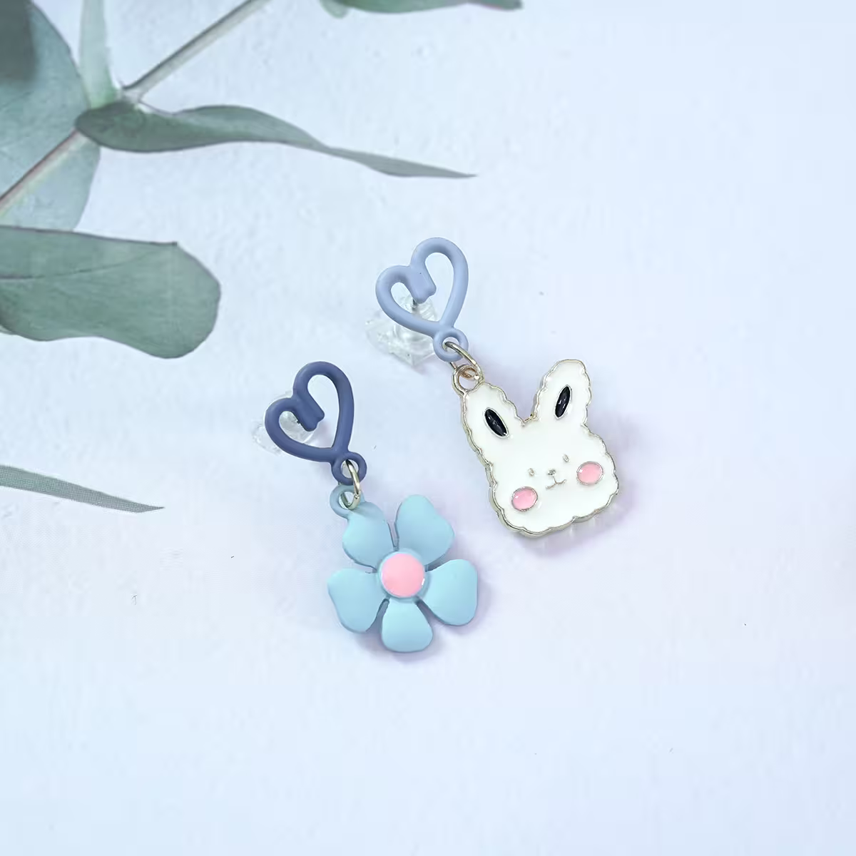 愛心棉花糖兔兔藍花×不對稱吊墜耳環-第1張