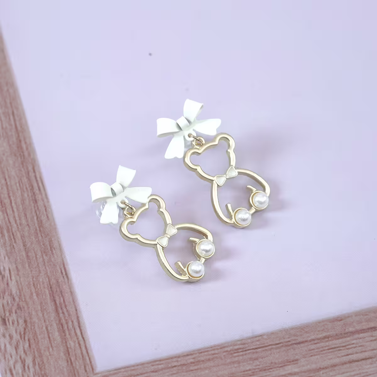 白蝴蝶結小熊輪廓珍珠×吊墜耳環-第2張