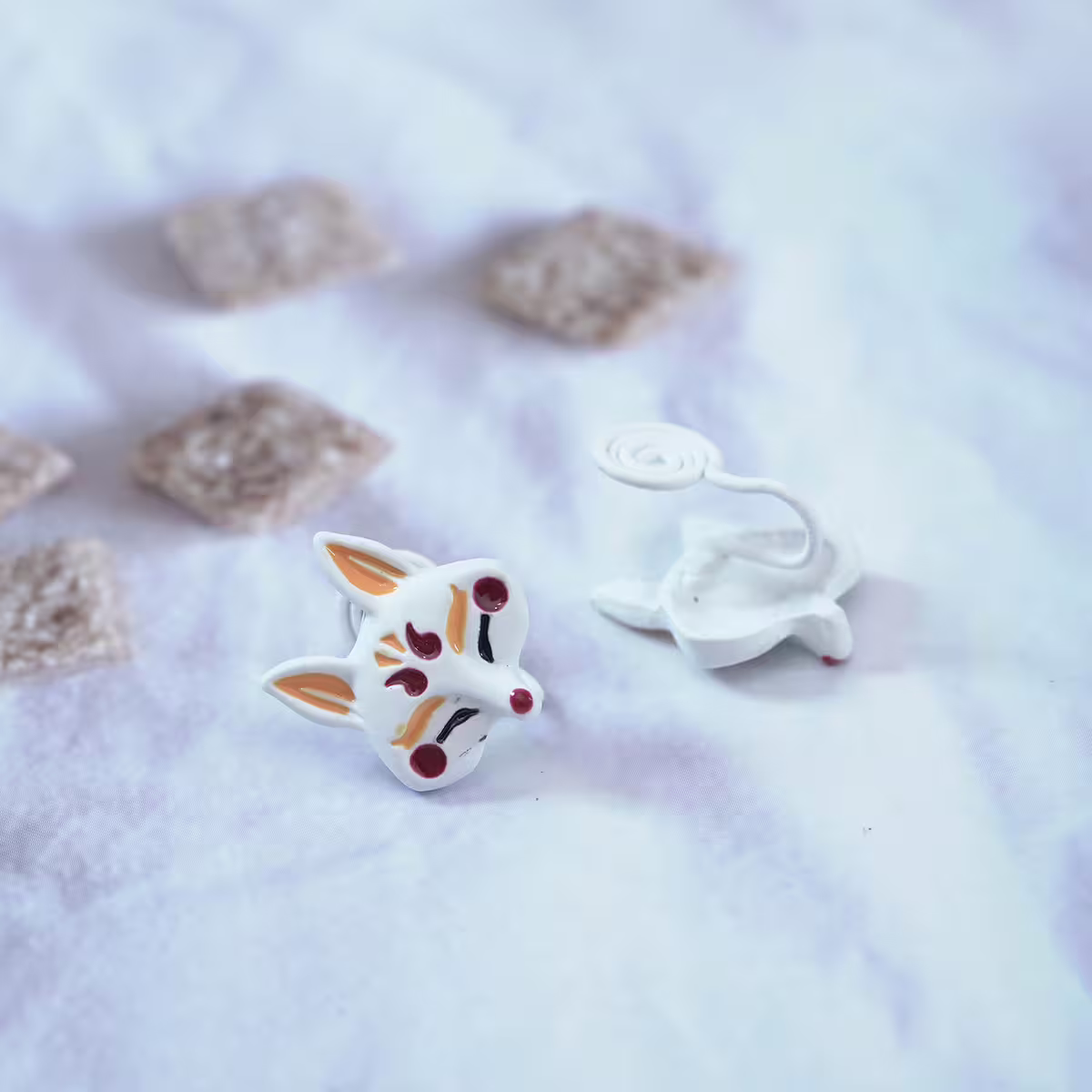 白色火狐狸×蚊香盤U型耳夾-第3張
