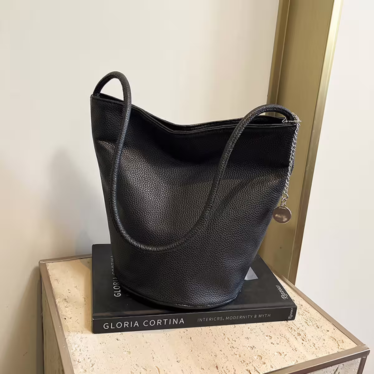 皮革圓身水桶包×肩背包×黑色-第1張