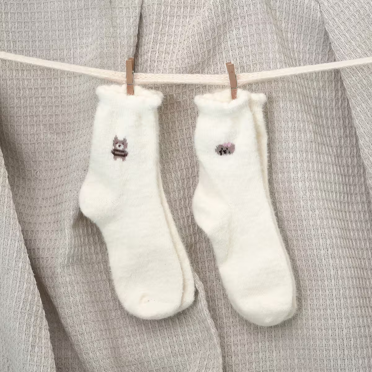 小熊白色毛襪&times;中筒襪&times;二雙套件襪子組-第2張