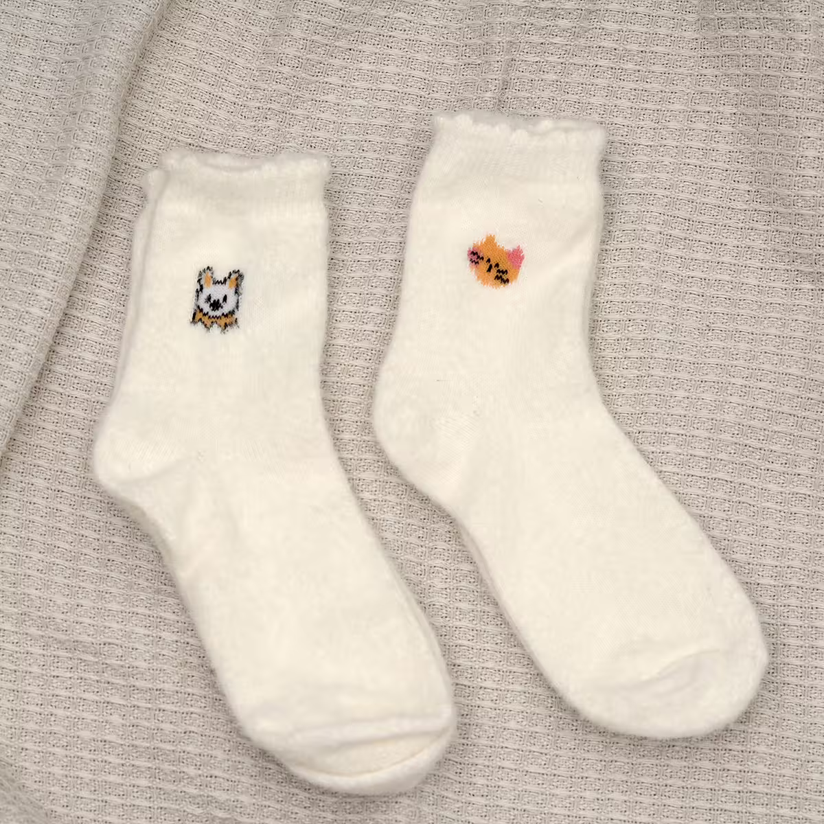 兔貓白色毛襪&times;中筒襪&times;二雙套件襪子組-第1張