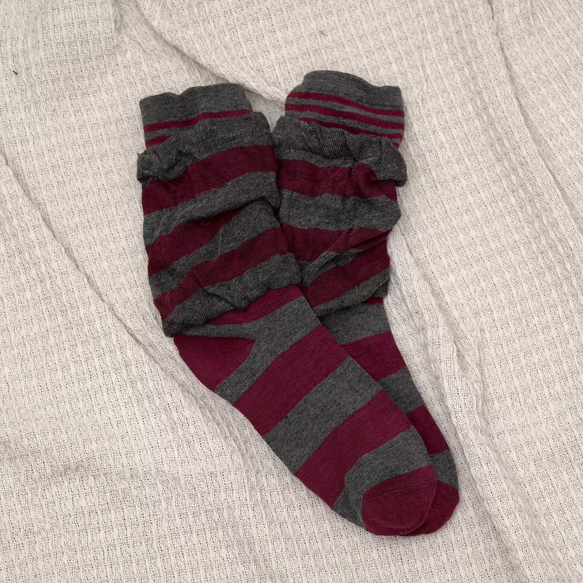 雙層條紋假兩件&times;中筒襪&times;紅灰-第1張