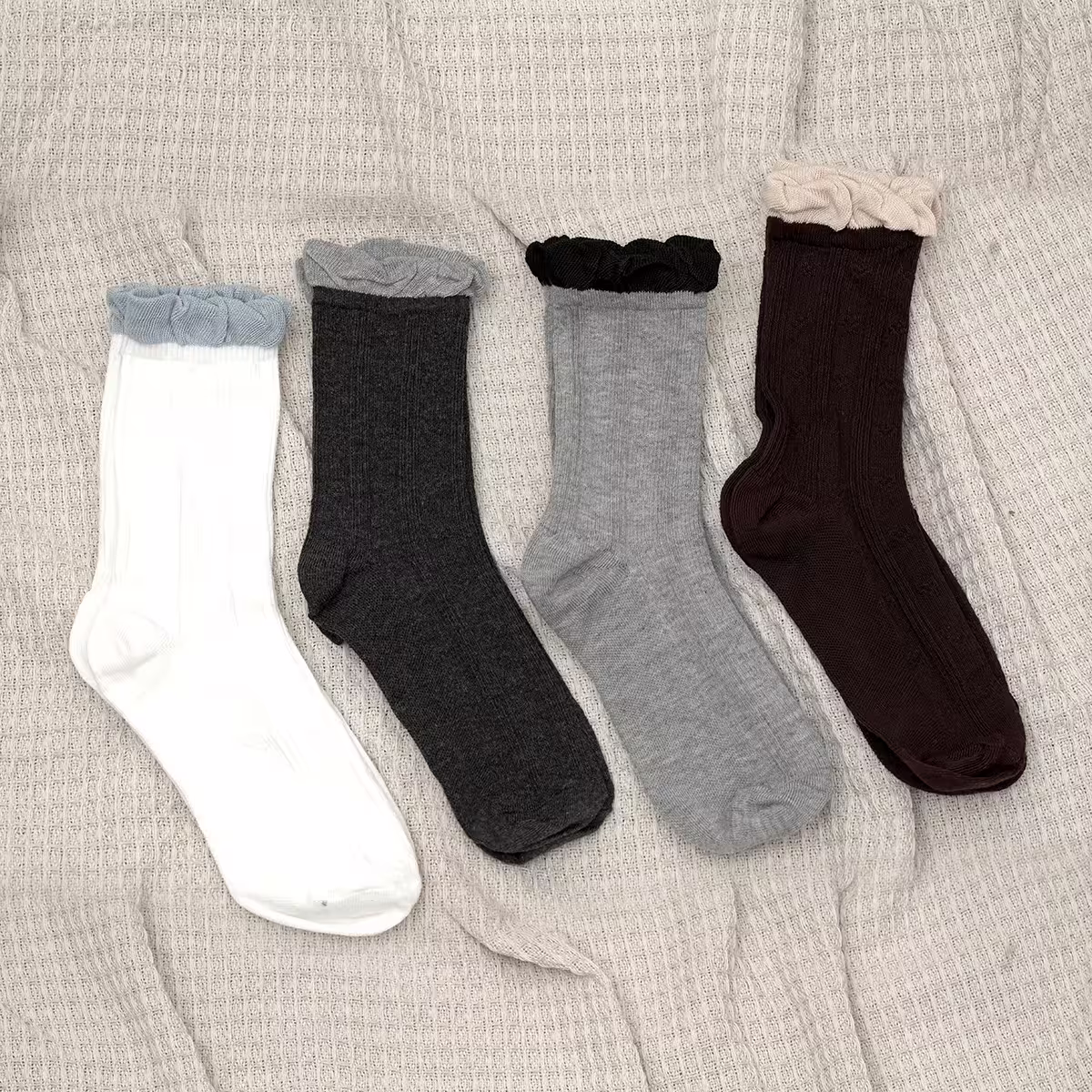 荷葉邊素面&times;中筒襪&times;四雙套件襪子組-第1張