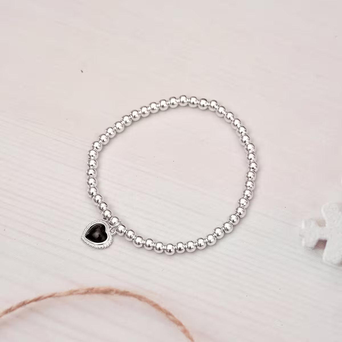 925銀飾&times;極簡黑愛心&times;串珠手環-第1張