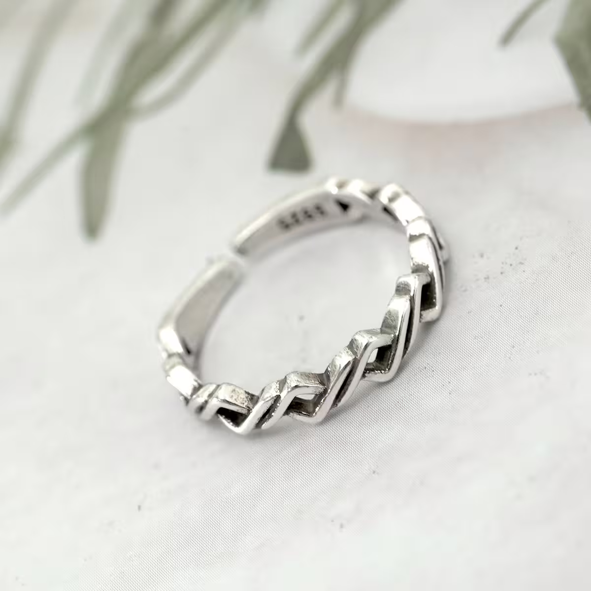 925銀飾&times;交錯菱角&times;開口戒指-第3張