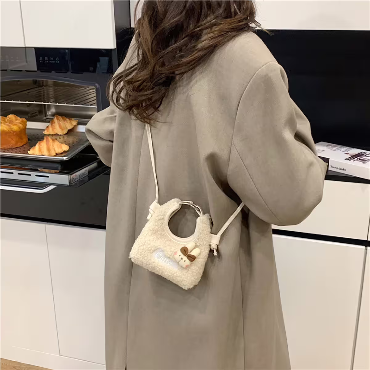 Cutie小兔羊羔捲毛&times;斜背包&times;白色-第3張