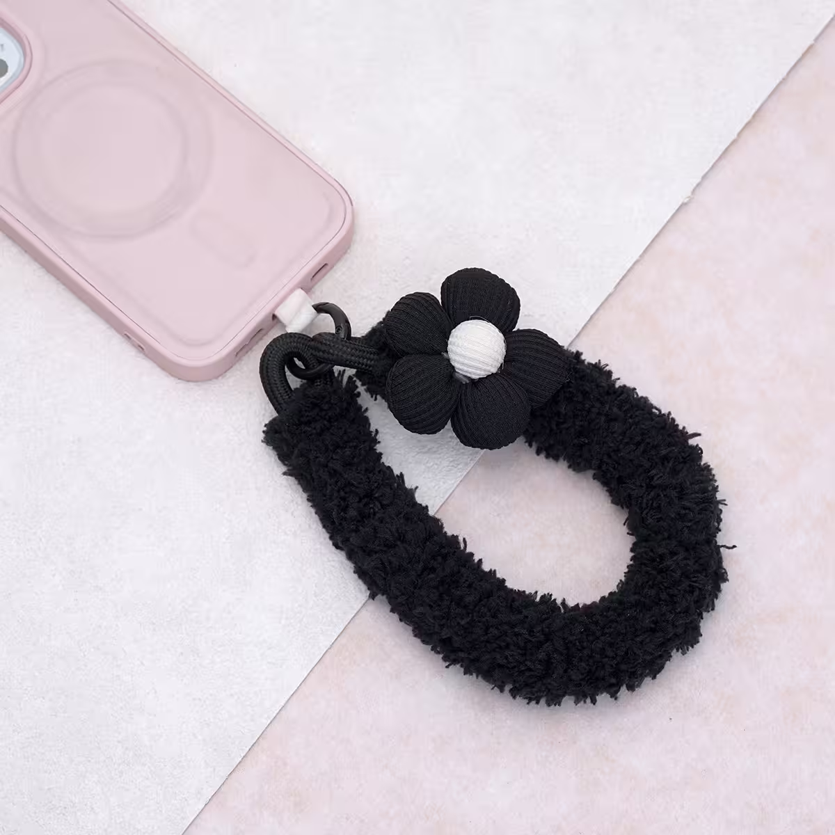 毛毛蟲小花朵&times;手機腕帶掛繩&times;黑色-第2張