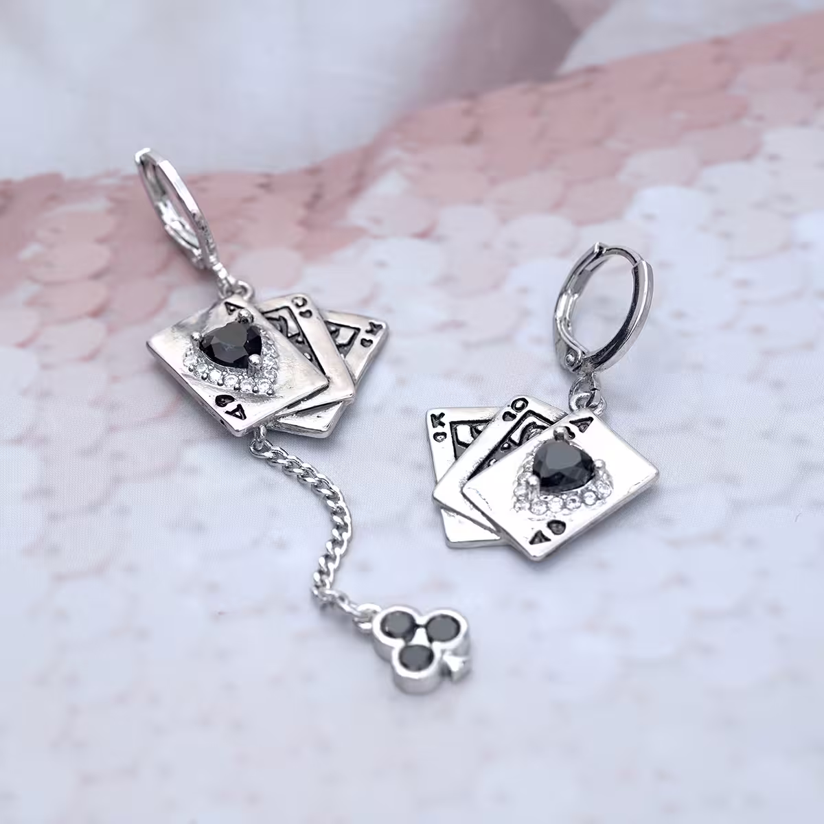 酷黑撲克牌&times;不對稱耳扣-第2張