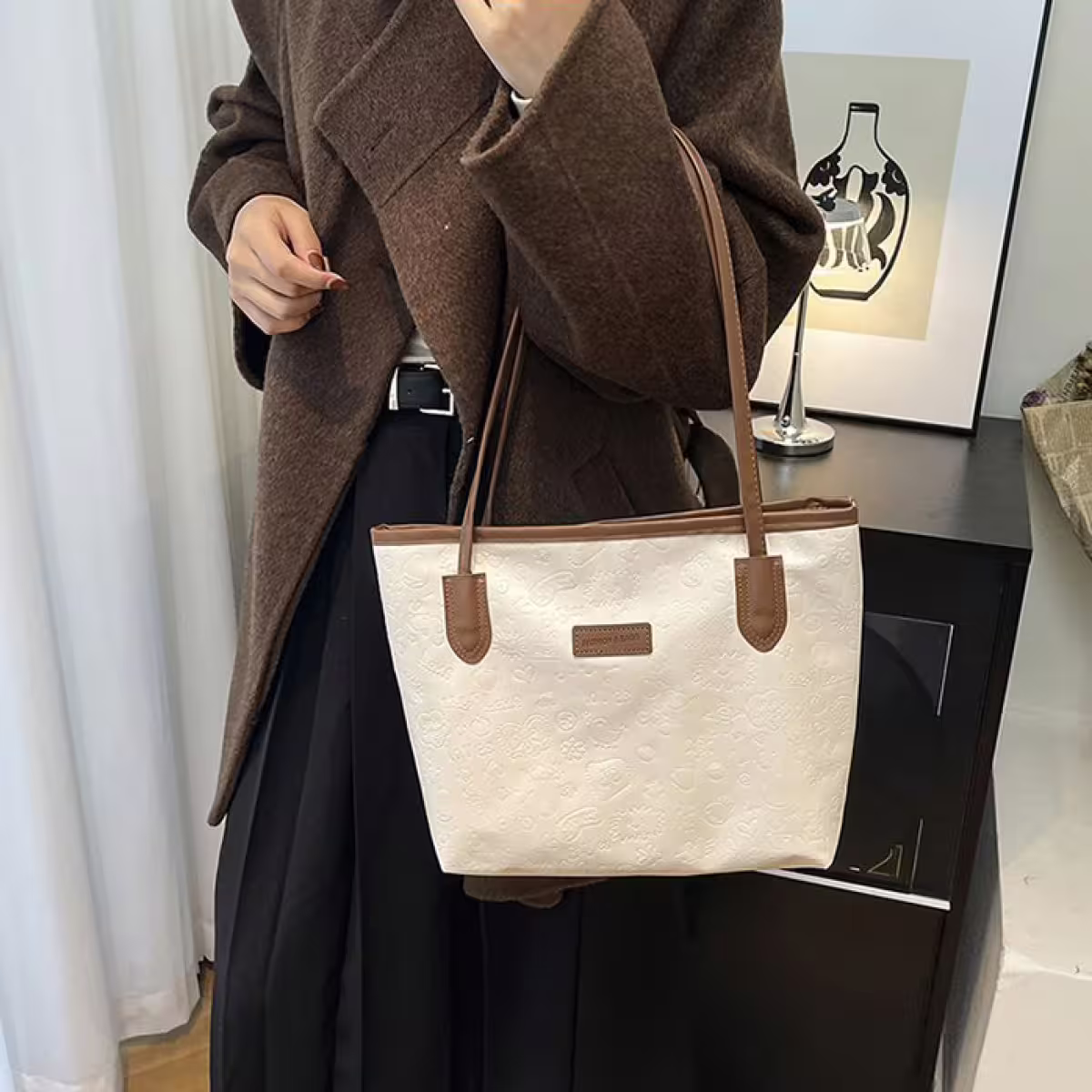 童趣壓紋包邊皮革&times;肩背包&times;棕咖-第4張