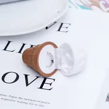 冰淇淋×適用戒指/小耳釘×絨布盒