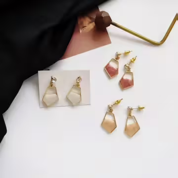 炫染多邊形幾何×吊墜耳環×木駝