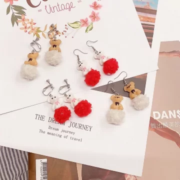 泰迪熊毛毛球×吊墜耳勾×共二色.avif