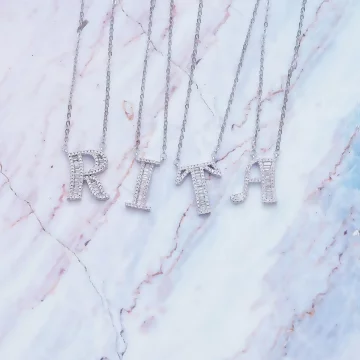 英文字母閃鑽×項鍊×T.avif