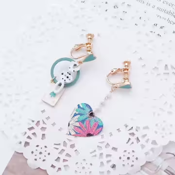紙牌愛心花朵彩繪×不對稱螺旋耳夾