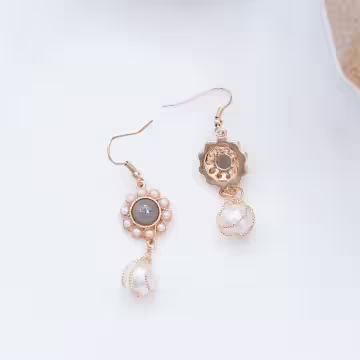 花邊灰晶線繞珍珠×吊墜耳勾