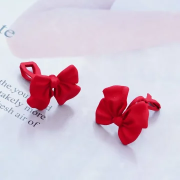 公主紅蝴蝶領結×三角耳夾.avif
