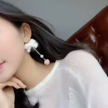 白兔毛線蝴蝶結圓球×不對稱吊墜耳環