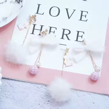 白兔毛線蝴蝶結圓球×不對稱螺旋耳夾