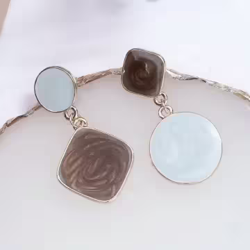 菱圓咖白撞色炫染×吊墜耳環