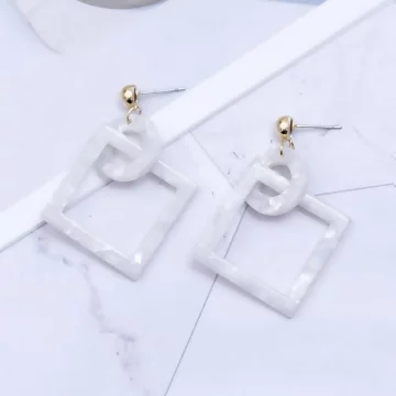 方框圓圈炫白貝紋×吊墜耳環.avif