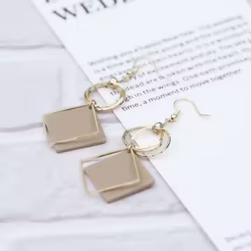 奶茶菱形金屬圓環×吊墜耳勾