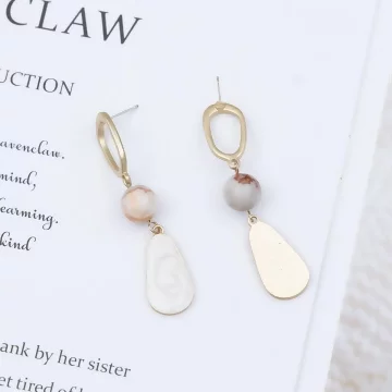 乳白水滴圓石珠珠×吊墜耳環.avif