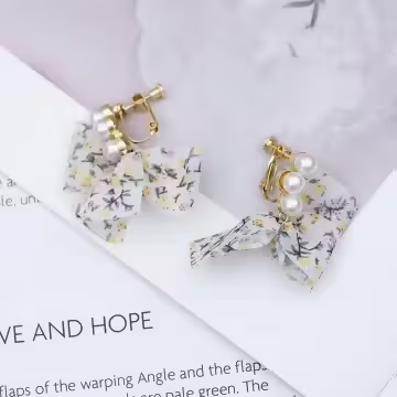 碎花薄紗蝴蝶結珍珠×螺旋耳夾×共二色