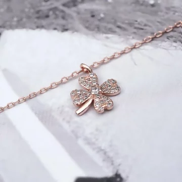 玫瑰金四葉幸運草×鎖骨項鍊.avif