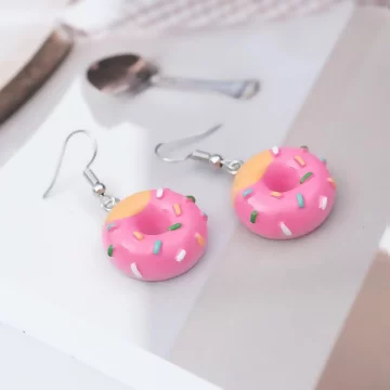 草莓甜甜圈×吊墜耳勾.avif