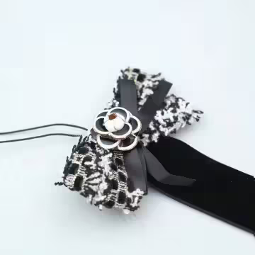 山茶花黑白毛呢×手機腕帶掛繩