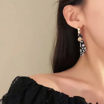 黑白豹紋布藝LOVE×吊墜耳環.avif