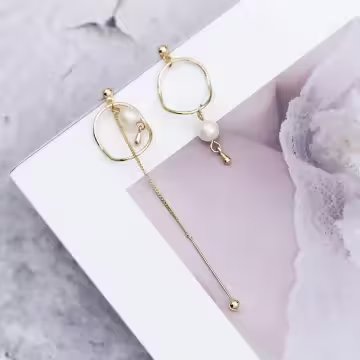 圓弧霧面珍珠×不對稱吊墜耳環