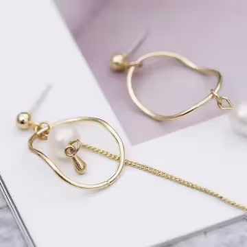 圓弧霧面珍珠×不對稱吊墜耳環