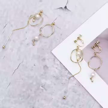 圓弧霧面珍珠×不對稱螺旋耳夾