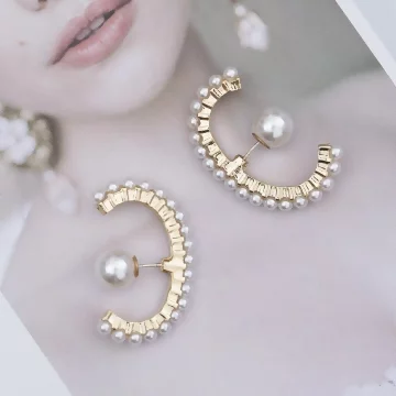 大C字鑲珍珠×後掛式耳環.avif