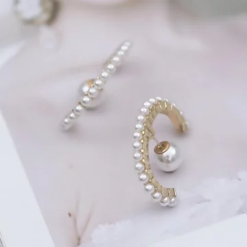 大C字鑲珍珠×後掛式耳環.avif