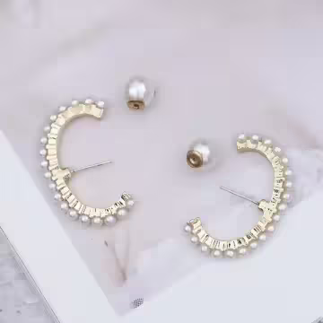 大C字鑲珍珠×後掛式耳環