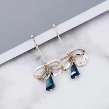 金屬鏤空花瓣藍晶柱×螺旋耳夾