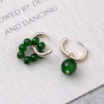 古典綠晶串珠×不對稱吊墜耳扣.avif