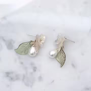 綠葉小白花水滴珍珠×吊墜耳環
