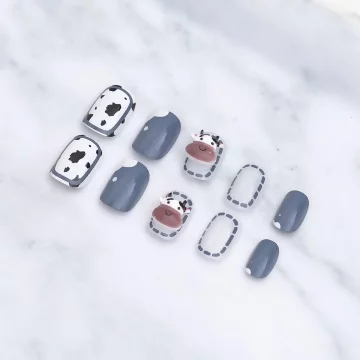 蔚藍立體小乳牛亮面×穿戴式手指甲片×二十四入 .avif