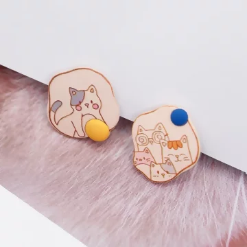 小貓咪球球×不對稱三角耳夾.avif