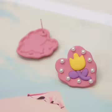鬱金香粉心點點×耳環