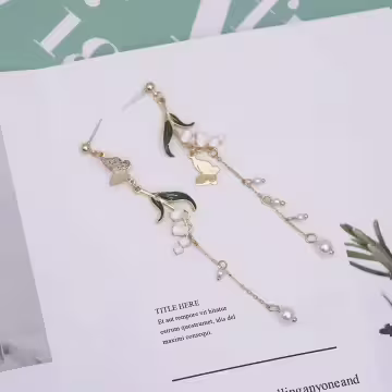 鈴蘭花蝴蝶飛×不對稱吊墜耳環