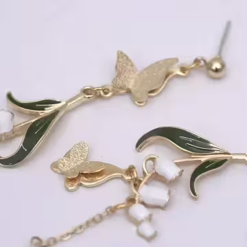 鈴蘭花蝴蝶飛×不對稱吊墜耳環