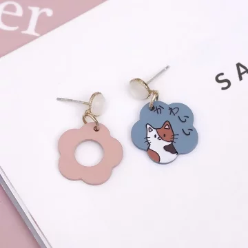 花朵貓語×不對稱吊墜耳環.avif